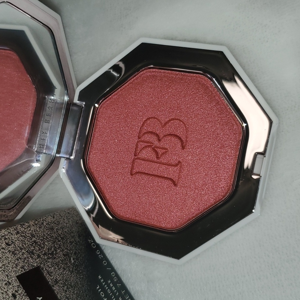 NIB Fenty Beauty by Rihanna Killawatt Foil Freestyle Highlighter Full Sz - Picture 2 of 7